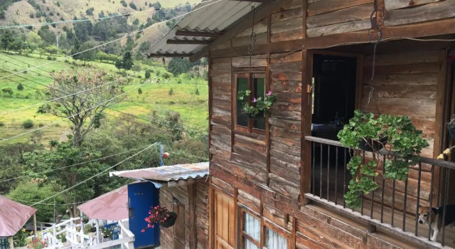 Шале с балконом и с красивым видом из окна Cabañas Valle del Cocora La Truchera