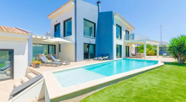 Вилла с 3 комнатами Villa La Primera