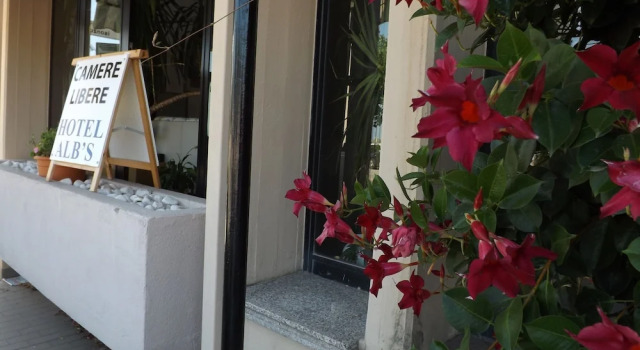 Hotel Albs, Varaa Hotelli Hotellit ja majoitukset kohteessa Alba Adriatica, Hotelli