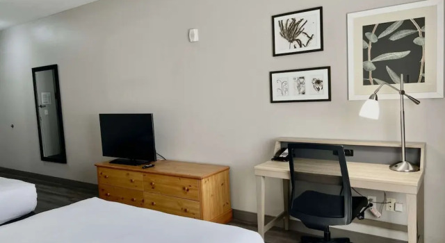 Четырёхместный номер Standard Country Inn & Suites by Radisson, Tucson Airport, AZ