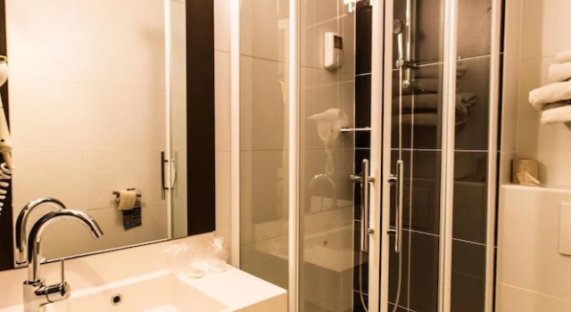 Семейный номер Standard Hôtel Inn Design & Restaurant Sedan
