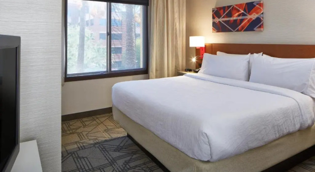 Полулюкс Hilton Garden Inn Scottsdale Old Town