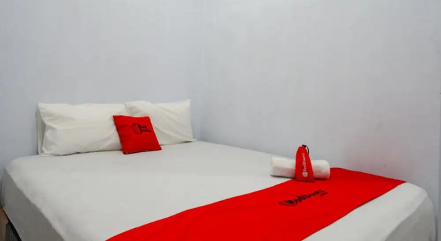 Номер Economy RedDoorz @ Jalan Adiyaksa Panakkukang
