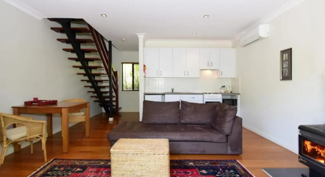 Cloudsong Chalet 4 - Close to the village centre!