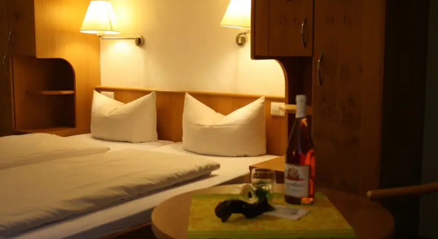 Weinhotel Kienle, Book Hotel Burrweiler Wine Route