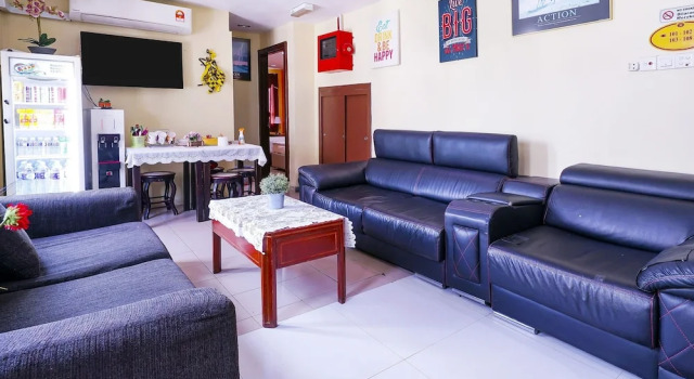 OYO 90486 Station Hotel