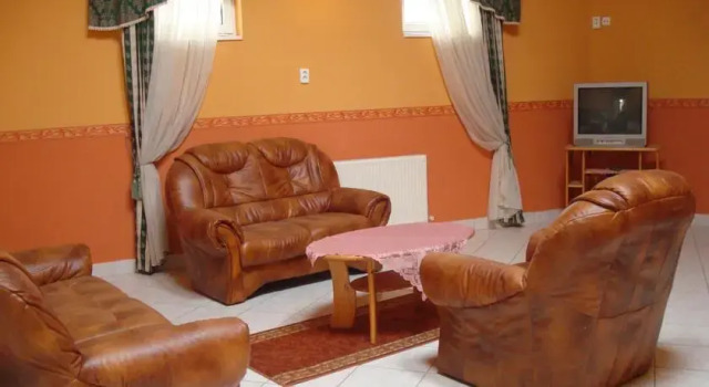 Aqua Azur Guesthouse, Забронировать Гостевой дом Гостевые дома Хайдусобосло, рядом с Hajdúszoboszló Folk House and Museum, Гостевой дом