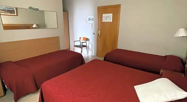 Трёхместный номер Standard Hotel Sant Celoni