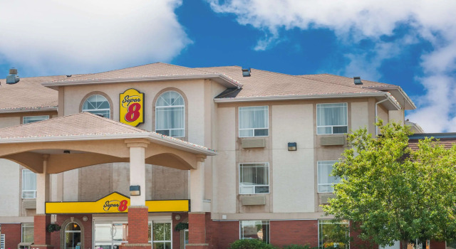 Super 8 by Wyndham High River AB, Book Inn High River Southern Alberta