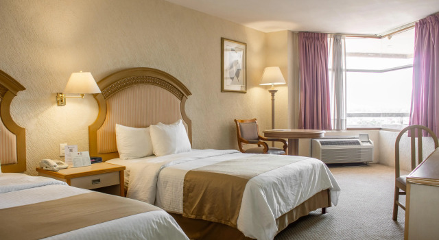 Четырёхместный номер Standard Best Western PLUS Plaza Florida & Tower