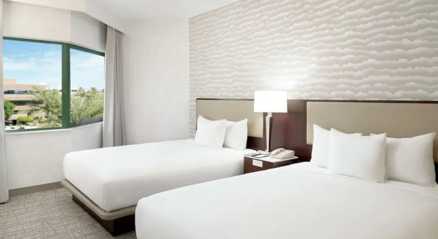 Четырёхместный люкс Business DoubleTree Suites by Hilton Phoenix