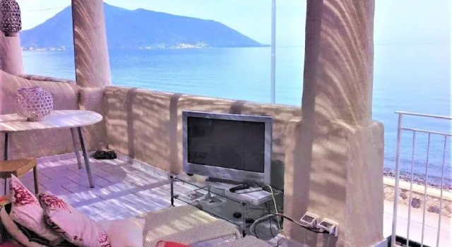 Апартаменты Seafront Apartment - Beach in front