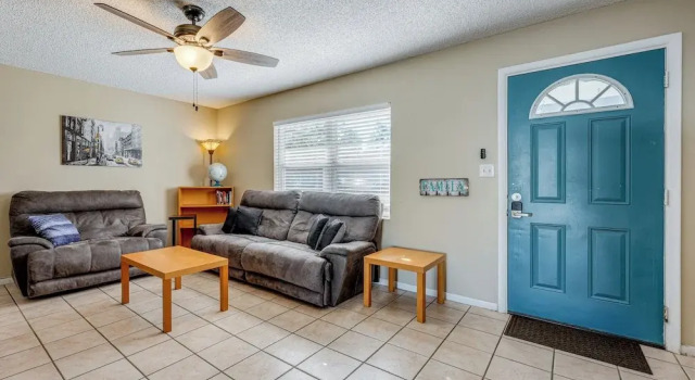 Sun-Kissed Largo Escape Private Pool and Patio, Buchen Sie Ferienhaus Largo Pinellas County