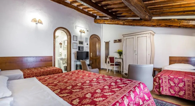 Четырёхместный номер Standard Hotel Collodi Firenze