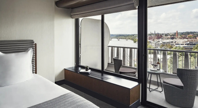 Двухместный номер Premier с балконом и с видом на реку The Watergate Hotel Georgetown
