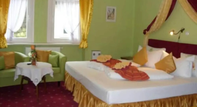 Kranenturm hotel, Забронировать Отель Отели Долины Среднего Рейна с завтраком, Завтраки