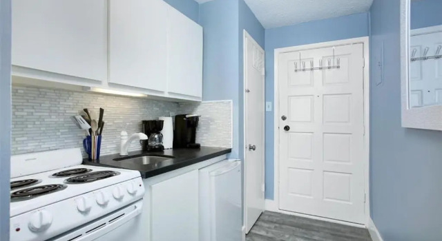 Апартаменты с балконом Islander East Condominiums