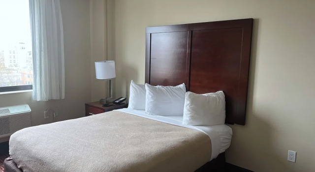 Номер Standard Lotus BLU Inn & Suites