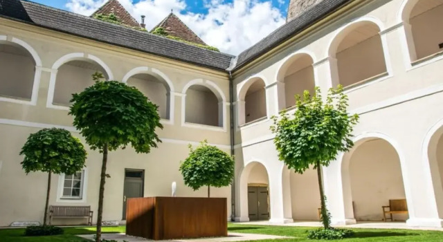 Deluxe Loft With Terrace in the Historic Centre of Krems, Book Hotel Krems an der Donau 