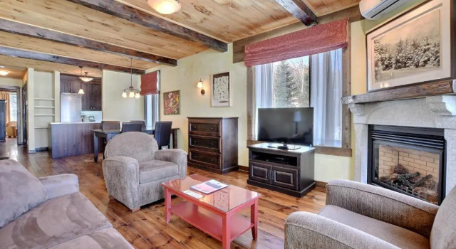Люкс Classic с балконом и с видом на озеро Les Condos Du Lac Taureau- Rooms & Condos