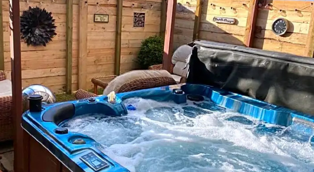 The Mayfair Lodge - Caravaning, Glamping & Camping