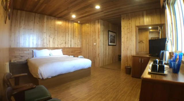 Четырёхместный номер Standard с балконом Star Villa