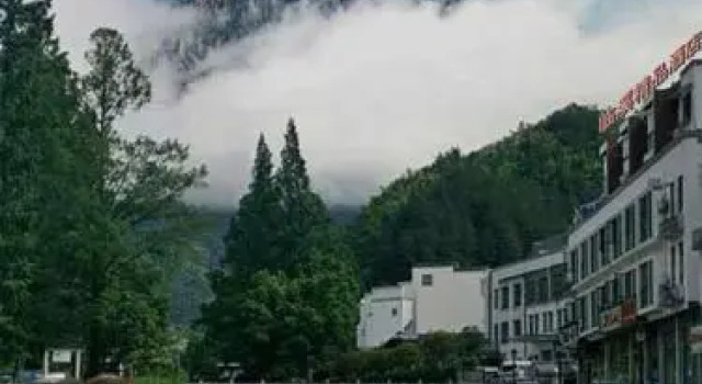 Linxi Yilou Hostel