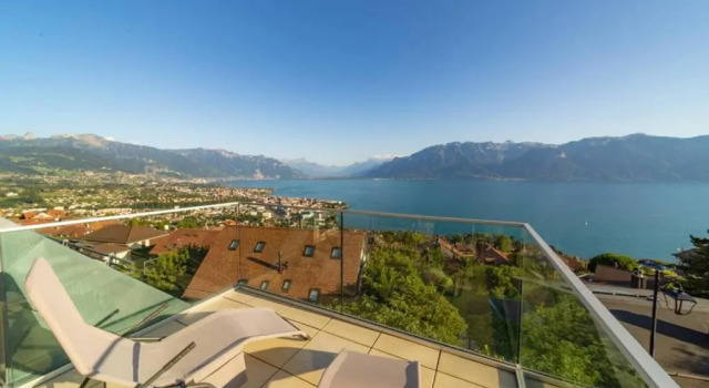 Modern 4BD Duplex in Chardonne with Lake View by GuestLee, Boek Hotel Chardonne 