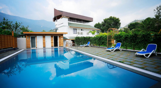 Номер Standard Star Emirates Luxury Resort and Spa, Munnar