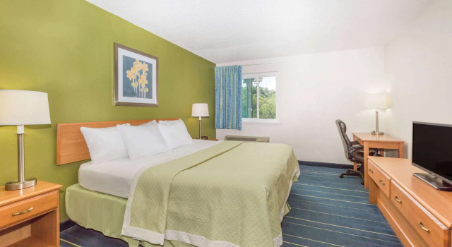 Days Inn & Suites by Wyndham Bridgeport - Clarksburg, Buchen Sie Hotel Bridgeport 