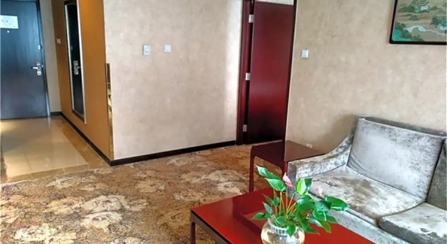 Люкс Zhong Yi Peng Ao Hotel