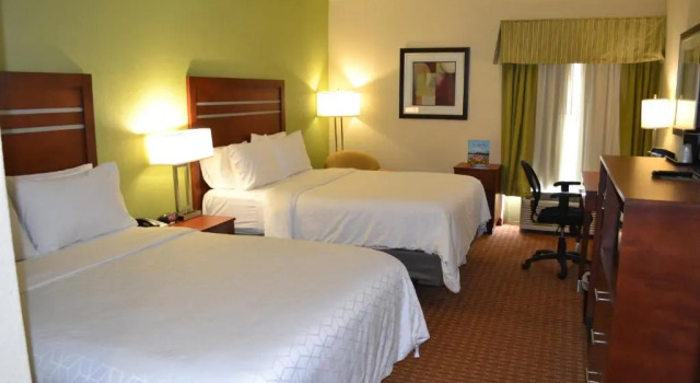 Четырёхместный номер Standard Holiday Inn Express Harrisburg SW - Mechanicsburg by IHG
