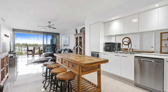 Апартаменты Harbour Quays Apartments
