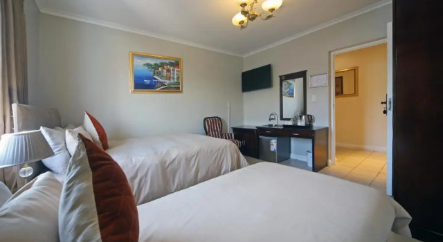 Номер Economy Savoy Lodge