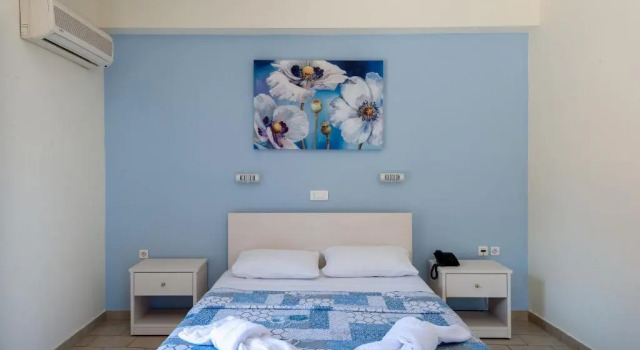 Студия Byron Hotel