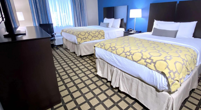 Четырёхместный номер Standard Baymont by Wyndham Latham Albany Airport