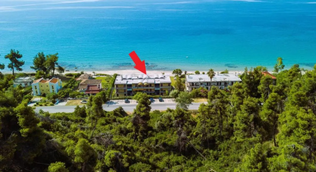 Апартаменты Sunny Bay, beachfront 1-bdrm apartment