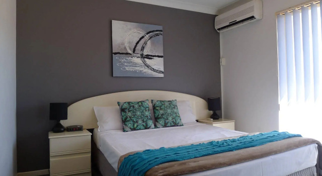 Santana Resort Surfers Paradise, Забронировать Курортный отель Серферс-Парадайс Голд-Кост, рядом с Florida Gardens Tram Station