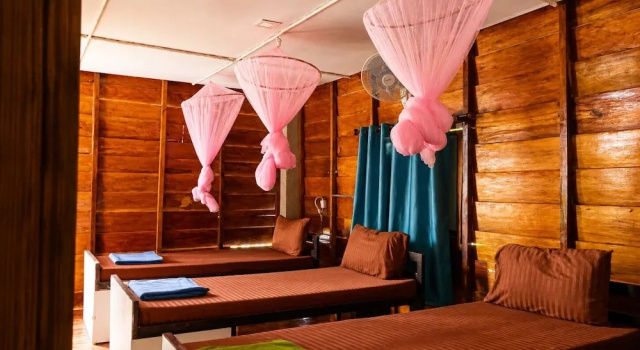 Кровать в общем номере The Cliff Hostel, MPay Bay