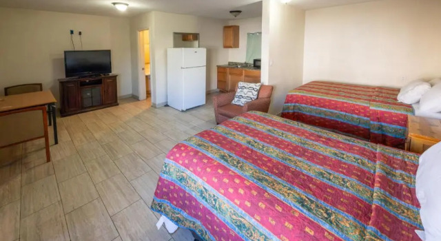 Четырёхместный номер Standard Motel 7 By OYO Near Phoenix Airport