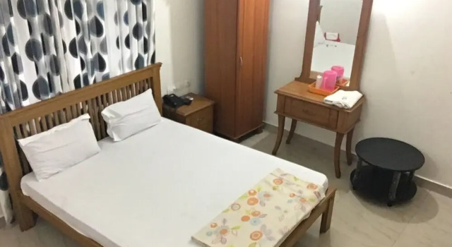 Sathya Inn, Забронировать Отель Отели штата Кералы с парковкой, Парковка