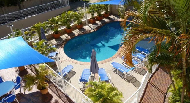 Кровать в общем номере с 2 комнатами Le Lavandou Holiday Apartments