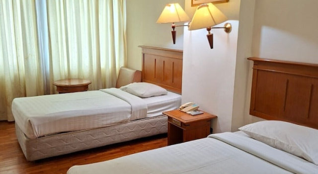 O podwyższonym standardzie dwuosobowy pokój z widokiem na miasto Hotel Mega Cikini