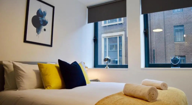 Sleeps 5 with 2 bedrooms and sofabed, perfect for work or leisure, stylish spacious city centre apartment, book our Queen Suite, today!, Забронировать Апартаменты/квартира Апартаменты Йоркширских вересковых поля, Апартаменты/квартира