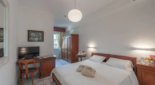 Двухместный номер Standard President Hotel