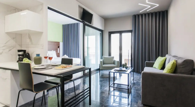 Апартаменты с балконом Greece U Around Athens Thissio Suites