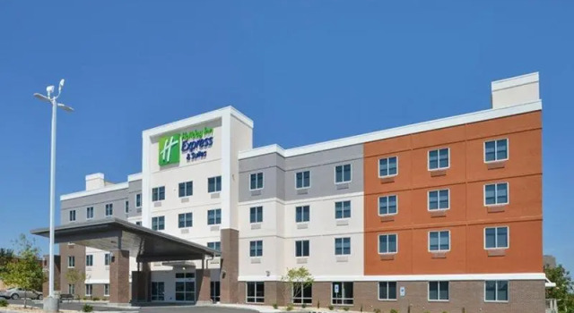 Кровать в общем номере Holiday Inn Express & Suites Lexington Midtown - I-75 by IHG
