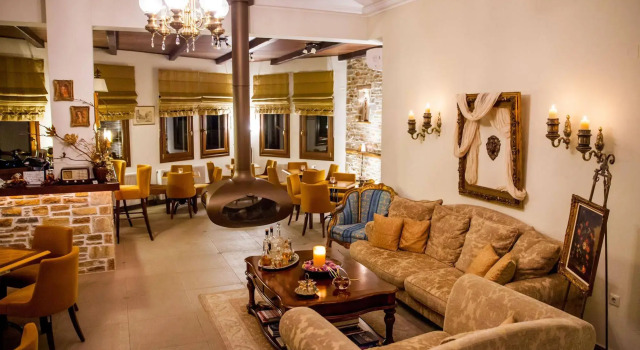 Lions Nine, Book Hotel Mouresi 