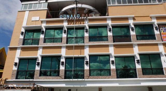Donald Paul Apartelle, Rezervovat Hotel Angeles 