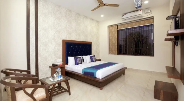 OYO 10070 Hotel Satkar Regency, Rezerwuj Hotel Pallanpur Indie